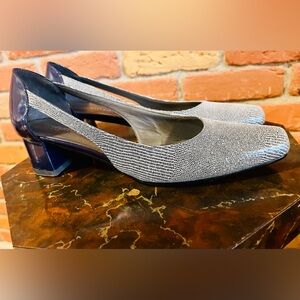 Roberto Capucci Black and Silver Textured pumps. Size 7 B